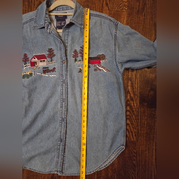 Women's Vintage Denim Shirt with Embroidered Farm Scene - Picture 7 of 9